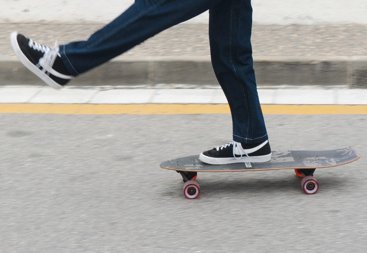 International Cruiser Skateboard