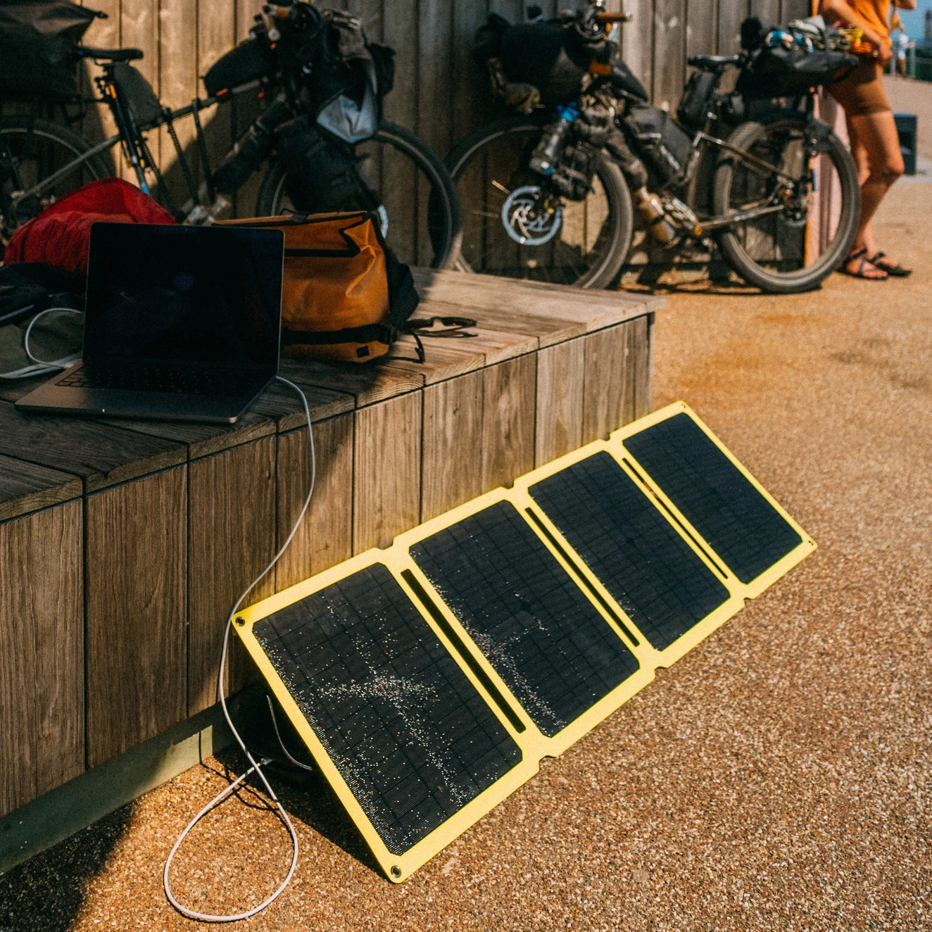 Chargeur solaire SunJack 60 W + Powerbank 100 W 25 000 mAh