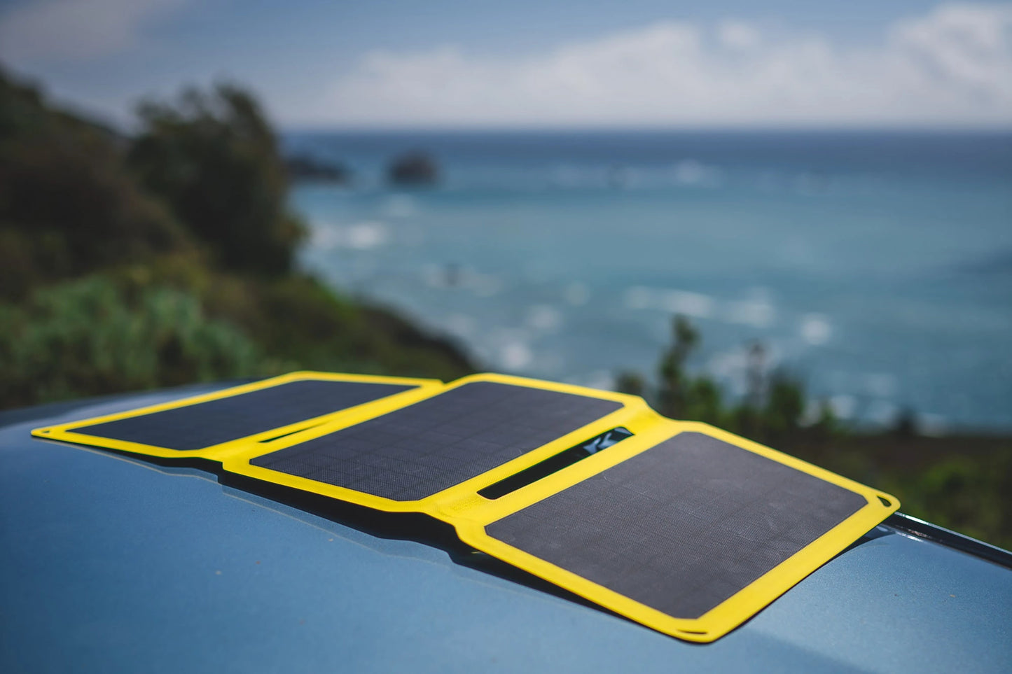Chargeur solaire portable SunJack 25 W + 2 batteries externes 10 000 mAh