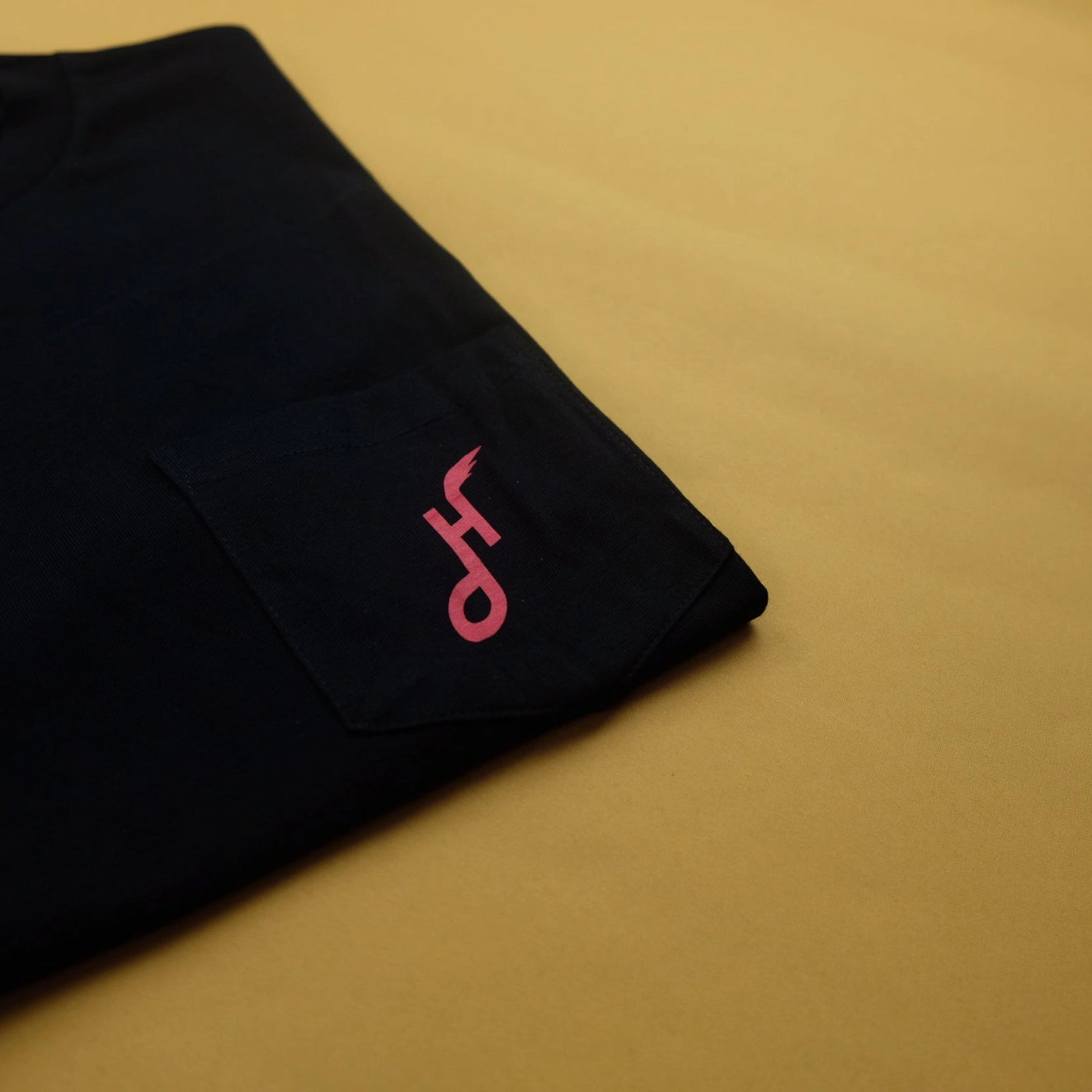 T-shirt à poche Hoy Downtown - Noir / Rouge